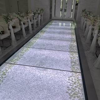 バージンロードライトアップ白