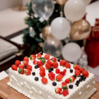 ゲストに飾り付けしてもらったケーキ
甥っ子が楽しんでました