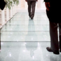 選ぶ決め手となった挙式会場のガラス張りの床