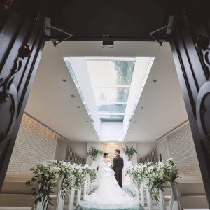 こちらも同じく決め手となった外の光を取り入れるガラス張りの天|788215さんのヴィクトリアガーデン恵比寿迎賓館/テイクアンドギヴ・ニーズウェディングの写真(2624187)