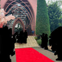 チャペルの外はレッドカーペットで特別感ありました。