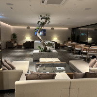 ゲストを迎えるロビー。ソファーが多い