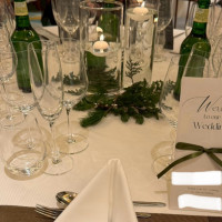 卓上はキャンドル（3000円）とグリーン（3000円）です