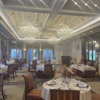 シャンデリアがあって豪華でした