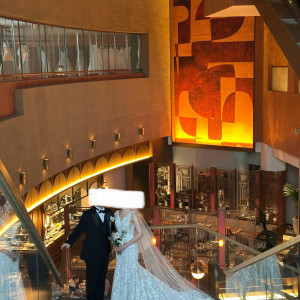 ホテルのレストランの階段での前撮りも良かったです|788299さんのザ マークグランドホテル（THE MARK GRAND HOTEL）の写真(2624554)