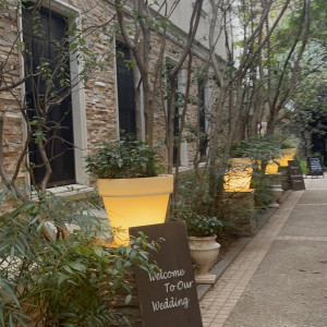 エントランスを入った小道です。フラワーシャワーができます|788299さんのメーヤー・ライニンガーの写真(2624732)