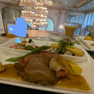 メインのお料理の試食。
大きいローストビーフ美味しかった！