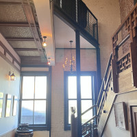 挙式会場から披露宴会場につながる階段