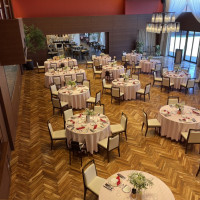 横から見た会場