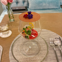 お花が使われたお料理でとてもおいしかったです。