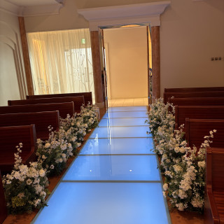 チャペルの床の色が7色に変わります