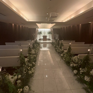 バージンロード。横に幅があるとのことでした。