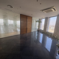 チャペル前のとびら