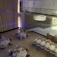 披露宴会場の入場の際暗い演出