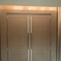 チャペルの大きな扉。迫力があります。