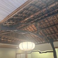 親族控室に使える部屋の照明や天井もこだわられていました