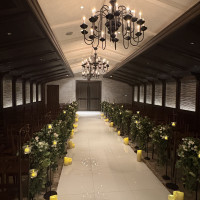 一つめの木目調のチャペルです。