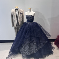 展示されていたドレスとタキシード