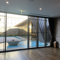 右奥がチャペル