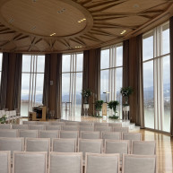 大きな窓のチャペル