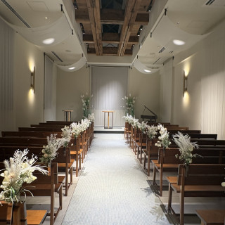 写真は夜ですが、外からは自然光が入るようになっている