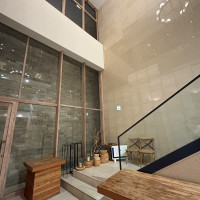 2階へ向かう階段です
ここも自由に飾り付け可