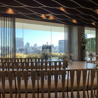 カーテンの開閉でかなり印象が変わります。