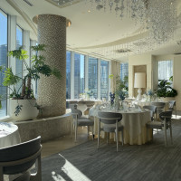 大きな窓がある披露宴会場です。