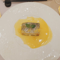 お魚。柑橘系のソースと相性が良く大変美味しかった。