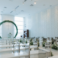 白を基調とした可愛らしい雰囲気のチャペルでした