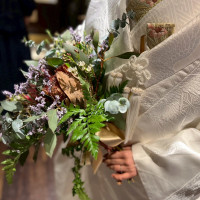 装花もかわいく、和装と合っていい感じ