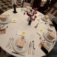 ゲストテーブル