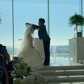 海と新郎新婦の様子