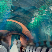 幻想的なアクアマリン挙式の写真です。