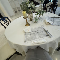 披露宴会場の机の雰囲気