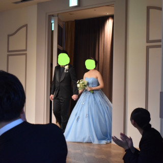 お色直しは扉からの登場にしました。