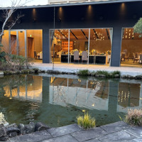 披露宴会場やラウンジから見えるお庭です