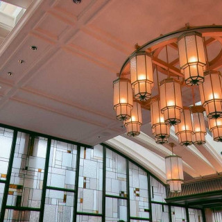 チャペルのシャンデリア