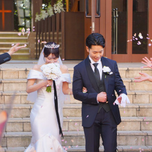 ガラスのチャペル(中庭)にて フラワーシャワー|789181さんのシェラトン・グランデ・トーキョーベイ・ホテルの写真(2628222)