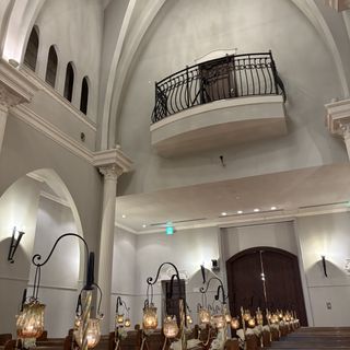 チャペル内観(ゲスト席から入り口を見た時の景色)