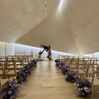 アシンメトリーな形をしていて、壁や天井には和紙がモザイク調。