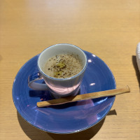 食前はマッシュルームスープ。きのこ嫌いにはポテトスープ。