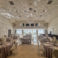 ガーリーな披露宴会場