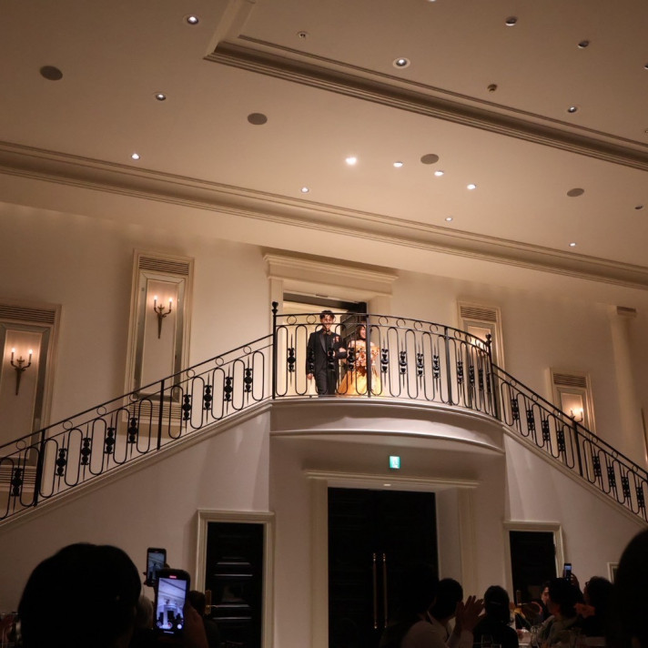 披露宴会場　お色直しの際2階から入場できます。