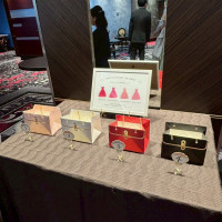 ドレス色当てクイズ