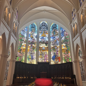 チャペルの大きなステンドグラス|789433さんのCasa d' Angela Aoyama（カサ・デ・アンジェラ青山）の写真(2629415)