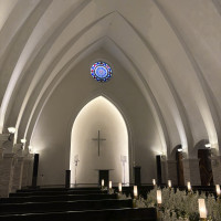 天井が高く、ロマンチックな挙式会場