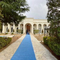 入ってすぐのとこです。
青を基調としており、華やかでした。