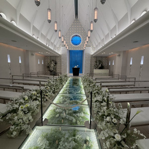 花々が敷き詰められており、綺麗なチャペルでした。|789497さんのTHE MARCUS SQUARE KOBE（ザ マーカス スクエア 神戸）の写真(2629645)