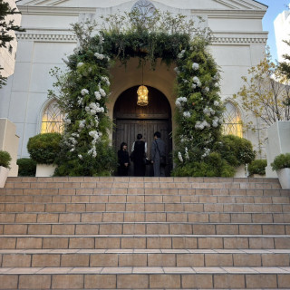 フラワーシャワーができる大階段